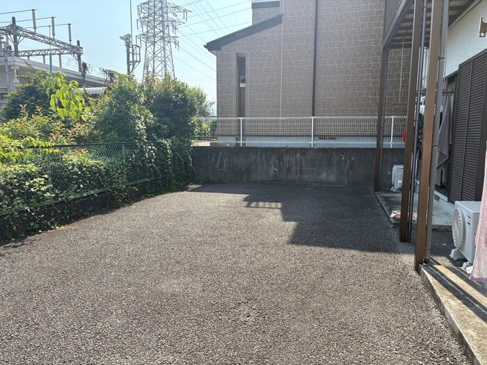 物件外観写真6　(駐車場)
