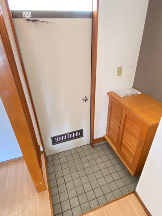 物件内観写真16　(玄関)