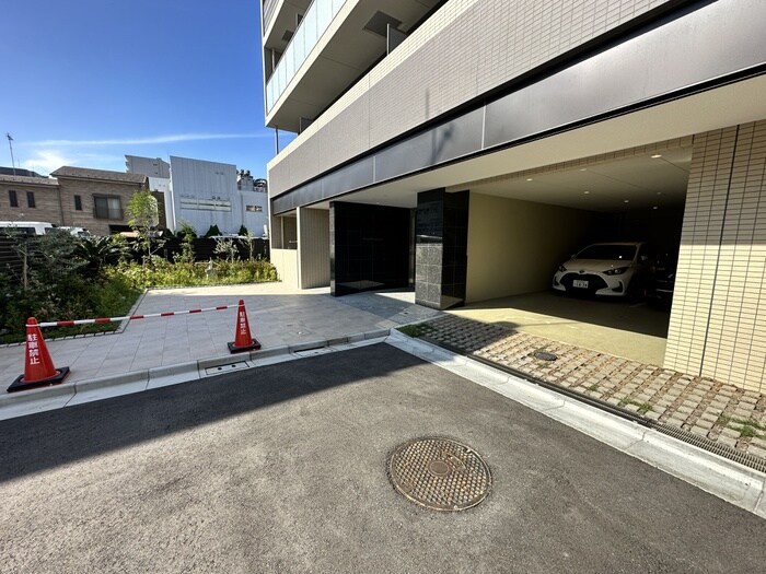 物件外観写真4　(エントランス部分)