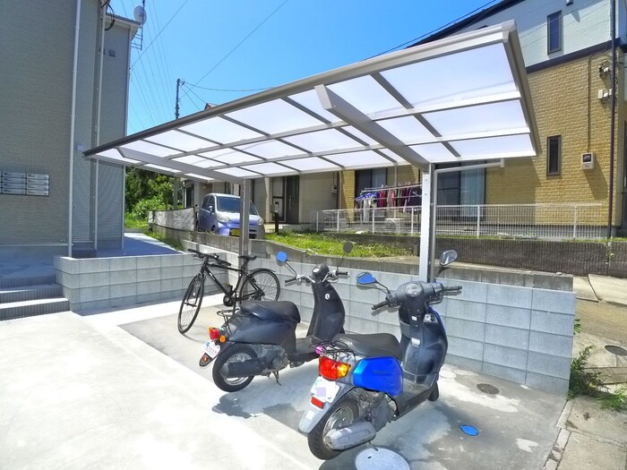 物件外観写真4　(駐輪場)