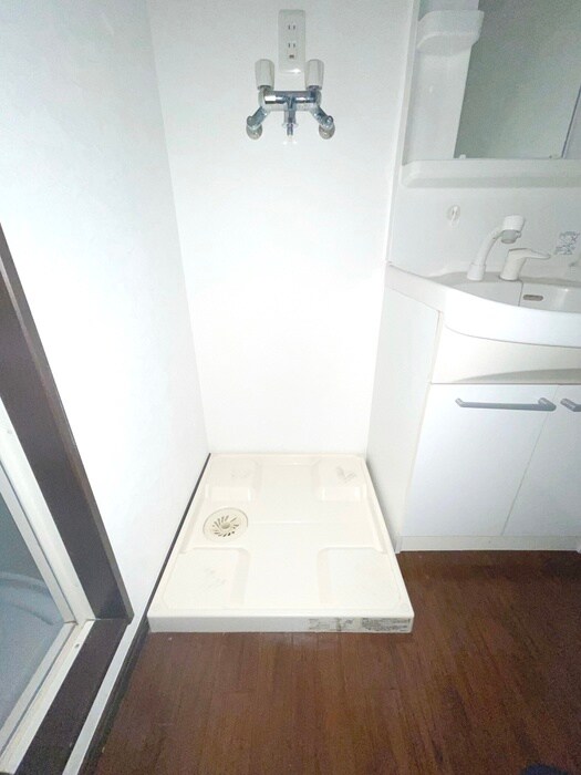 物件内観写真17　(洗濯機置場)