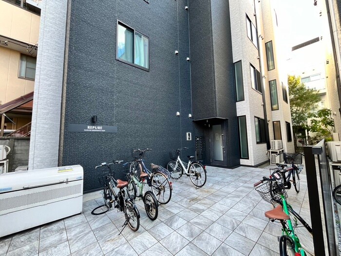 物件外観写真4　(エントランス部分)