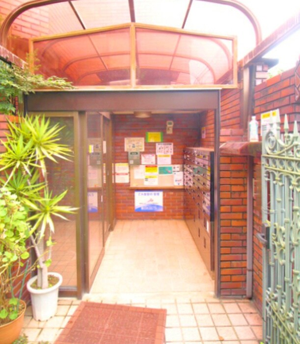 物件外観写真3　(エントランス部分)