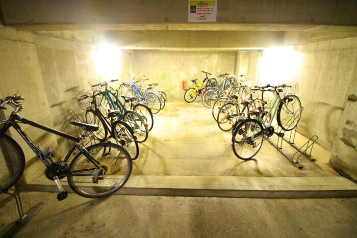 物件外観写真4　(駐輪場)