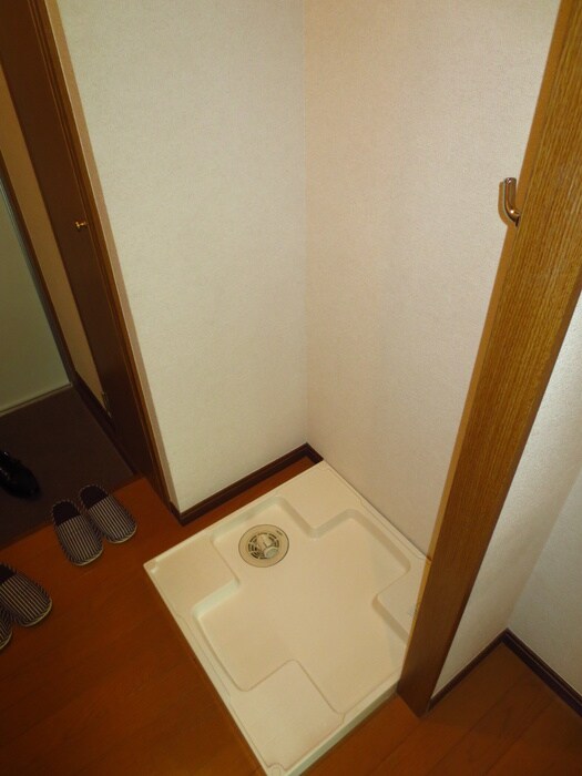 物件内観写真11　(洗濯機置場)