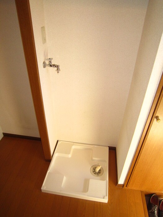 物件内観写真16　(洗濯機置場)