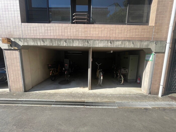 物件外観写真2　(駐輪場)