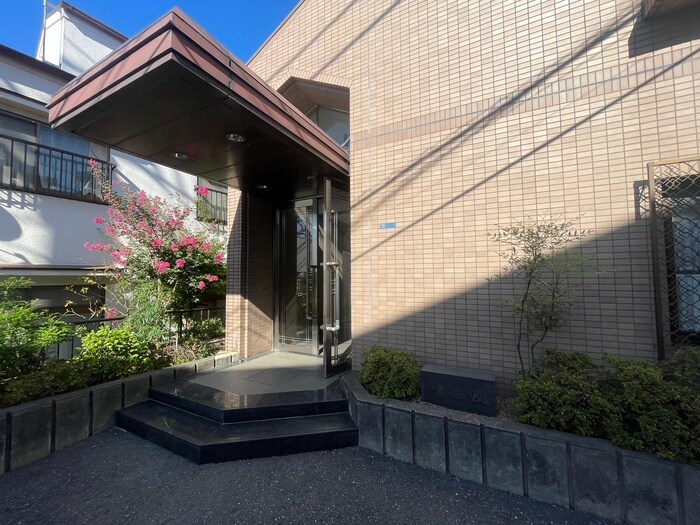 物件外観写真4　(エントランス部分)