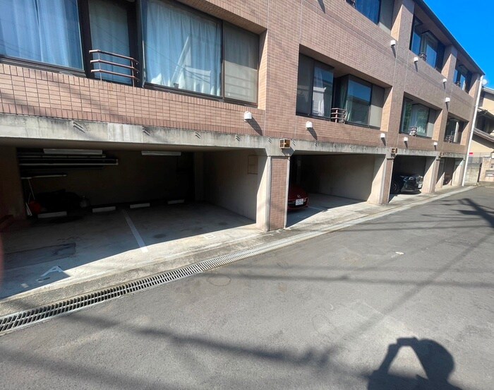 物件外観写真6　(駐車場)