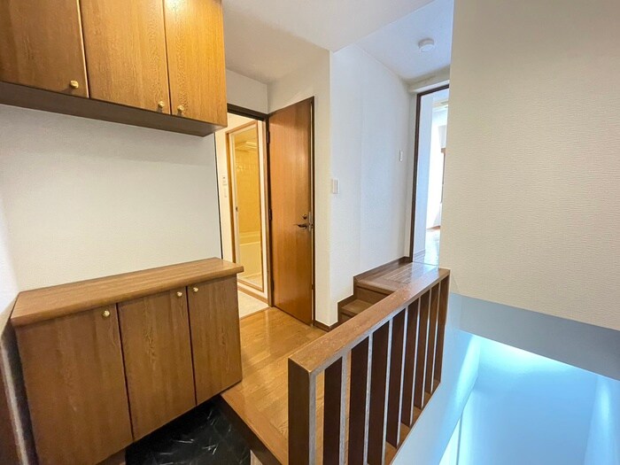 物件内観写真10　(玄関)