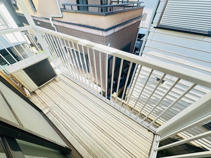 アパートメント草苑のベランダ・バルコニー