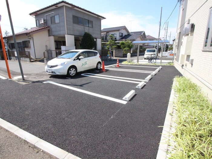 物件外観写真5　(駐車場)