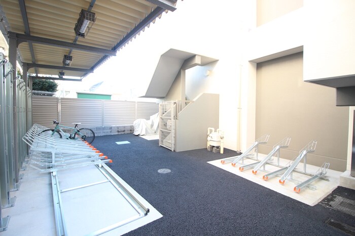 物件外観写真4　(駐輪場)