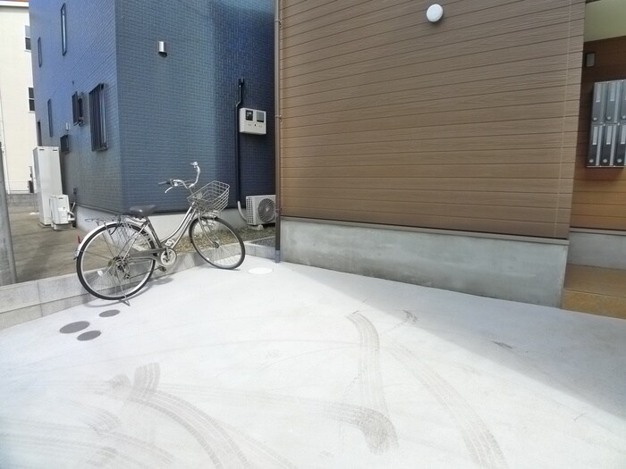 物件外観写真3　(駐輪場)