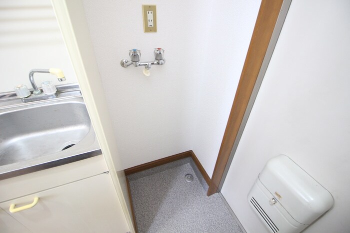 物件内観写真16　(洗濯機置場)