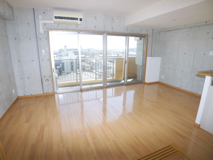 物件内観写真7　(室内からの展望)