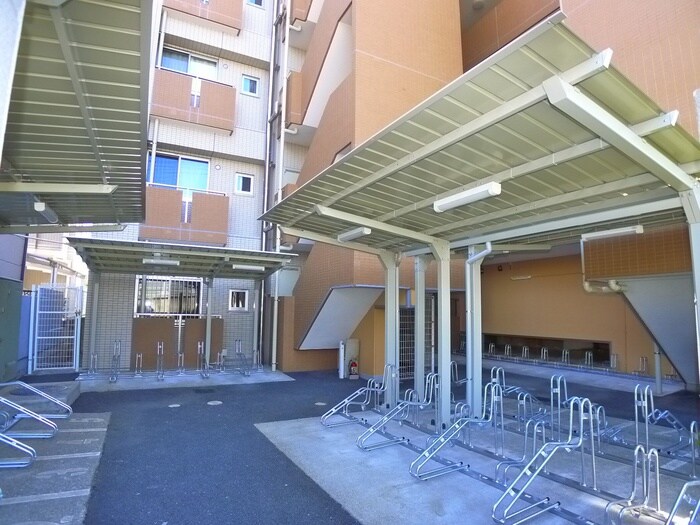 物件外観写真4　(駐輪場)