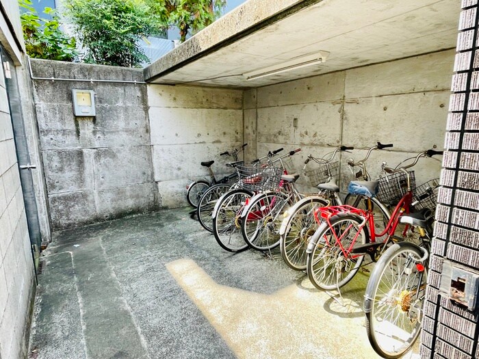 物件外観写真4　(駐輪場)