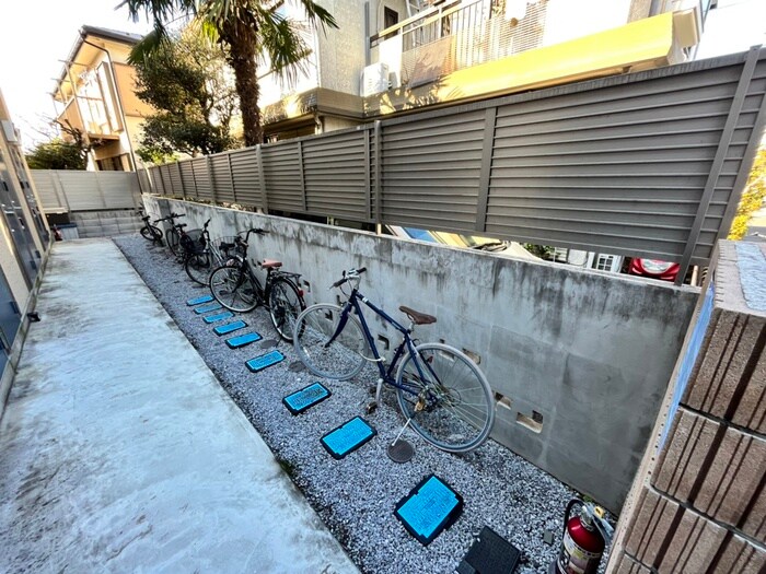 物件外観写真4　(駐輪場)