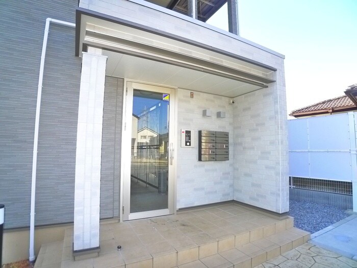 物件外観写真2　(エントランス部分)