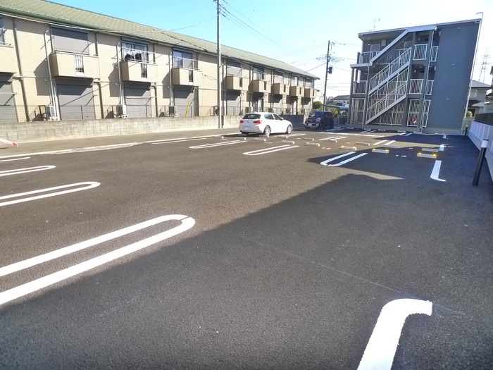 物件外観写真3　(駐車場)