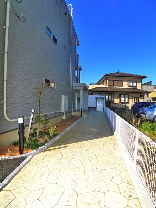 物件外観写真5　(エントランス部分)