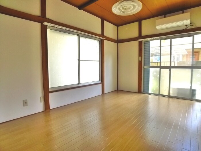 物件内観写真5　(室内からの展望)