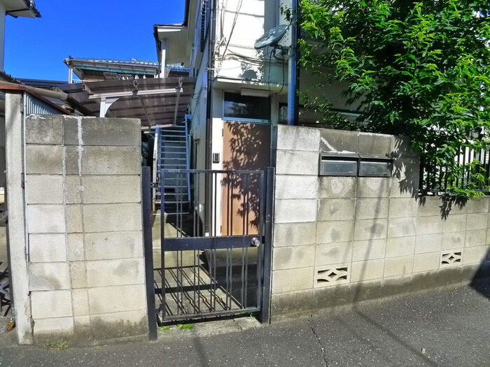 物件外観写真3　(エントランス部分)