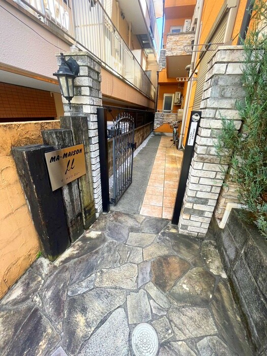 物件外観写真3　(エントランス部分)