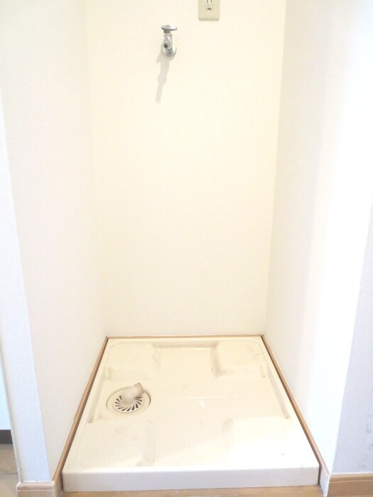 物件内観写真15　(洗濯機置場)