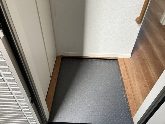 物件内観写真7　(玄関)