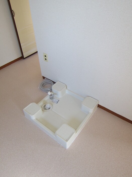 物件内観写真12　(洗濯機置場)