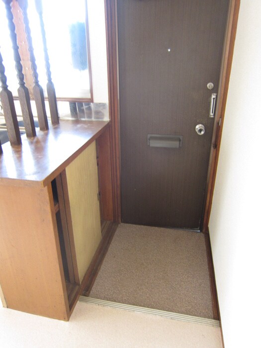 物件内観写真16　(玄関)