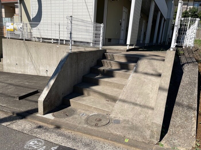 物件外観写真5　(エントランス部分)