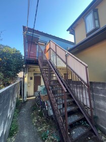 三鷹国際ハイツ　あぱーとの外観写真