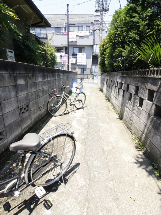 物件外観写真4　(エントランス部分)