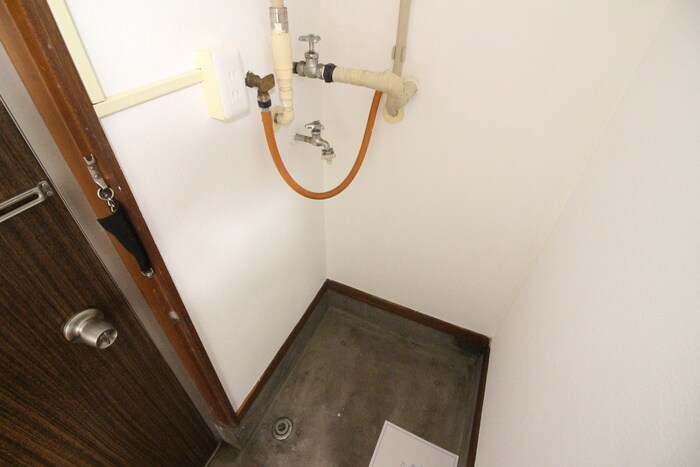 物件内観写真18　(洗濯機置場)
