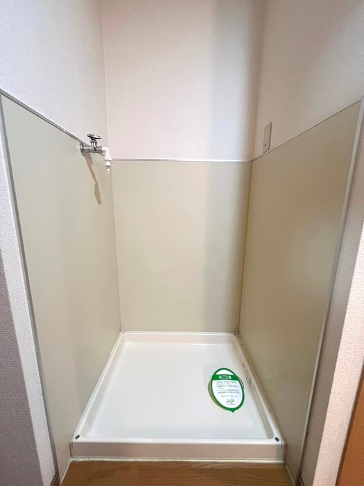 物件内観写真12　(洗濯機置場)