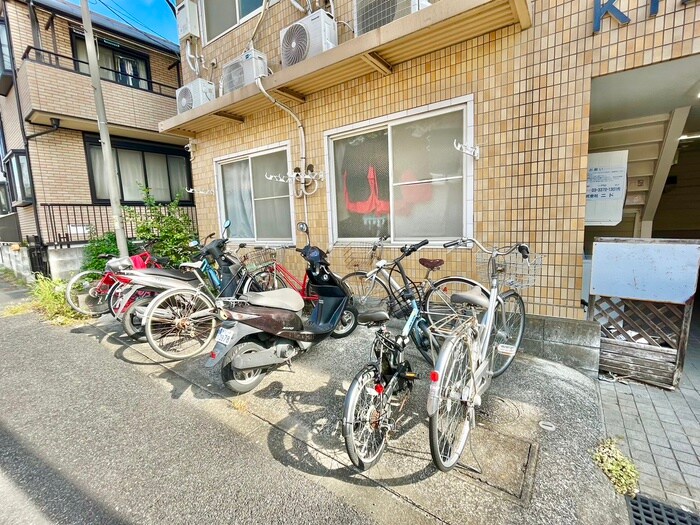 物件外観写真2　(駐輪場)