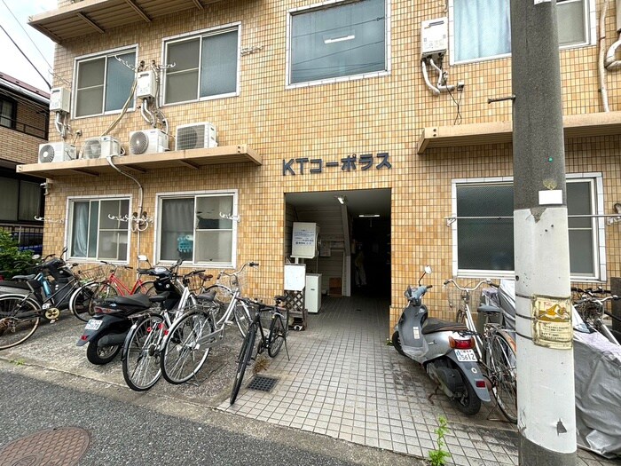 物件外観写真4　(エントランス部分)