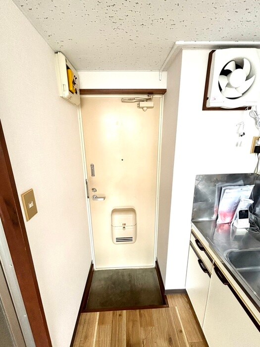 物件内観写真15　(玄関)