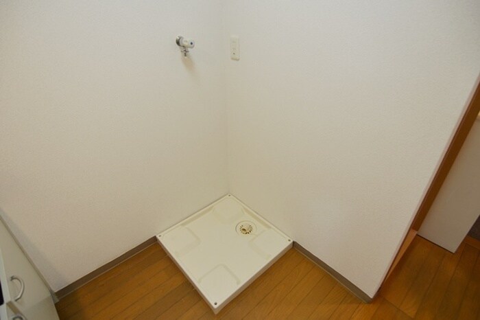 物件内観写真15　(洗濯機置場)