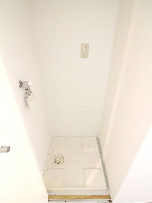 物件内観写真12　(洗濯機置場)