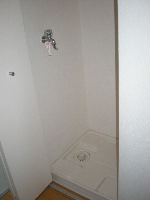 物件内観写真13　(洗濯機置場)