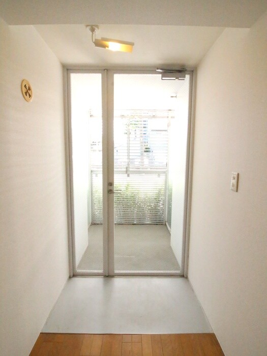 物件内観写真19　(玄関)