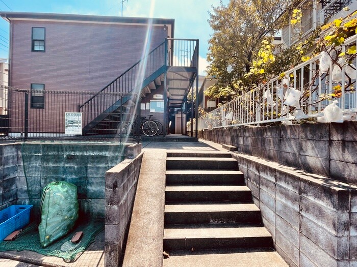 物件外観写真2　(エントランス部分)