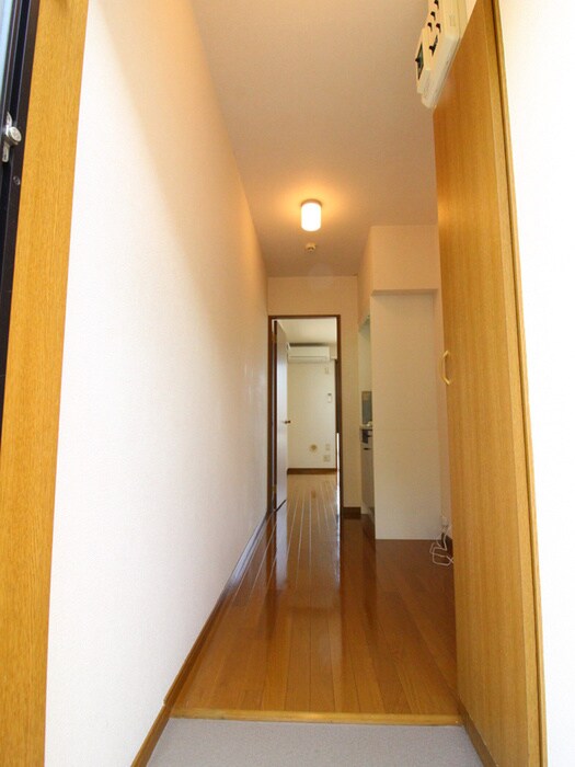 物件内観写真13　(玄関)