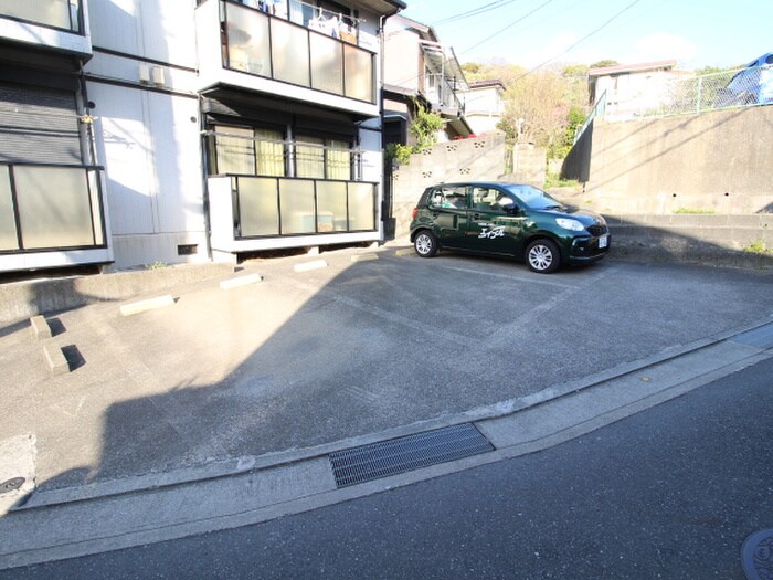 物件外観写真3　(駐車場)