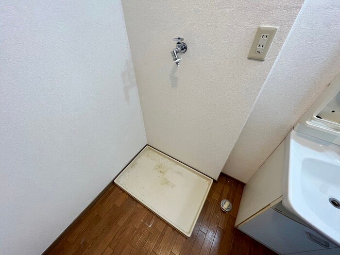 物件内観写真14　(洗濯機置場)