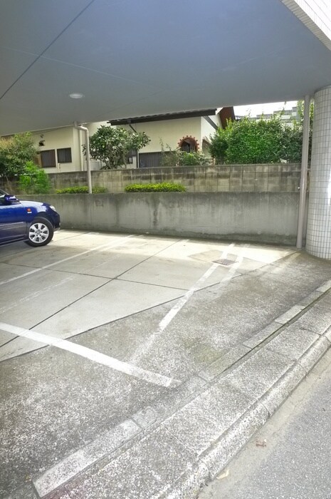 物件外観写真2　(駐車場)
